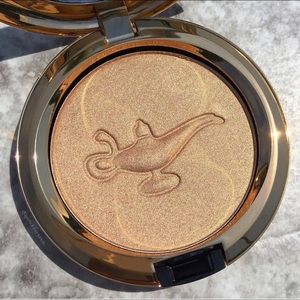 MAC x Aladdin Highlighter